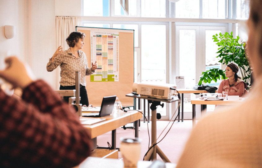 Engagierte Seminarleitende der Akademie Gesundes Leben – fachlich kompetent, persönlich authentisch und methodisch erfahren.